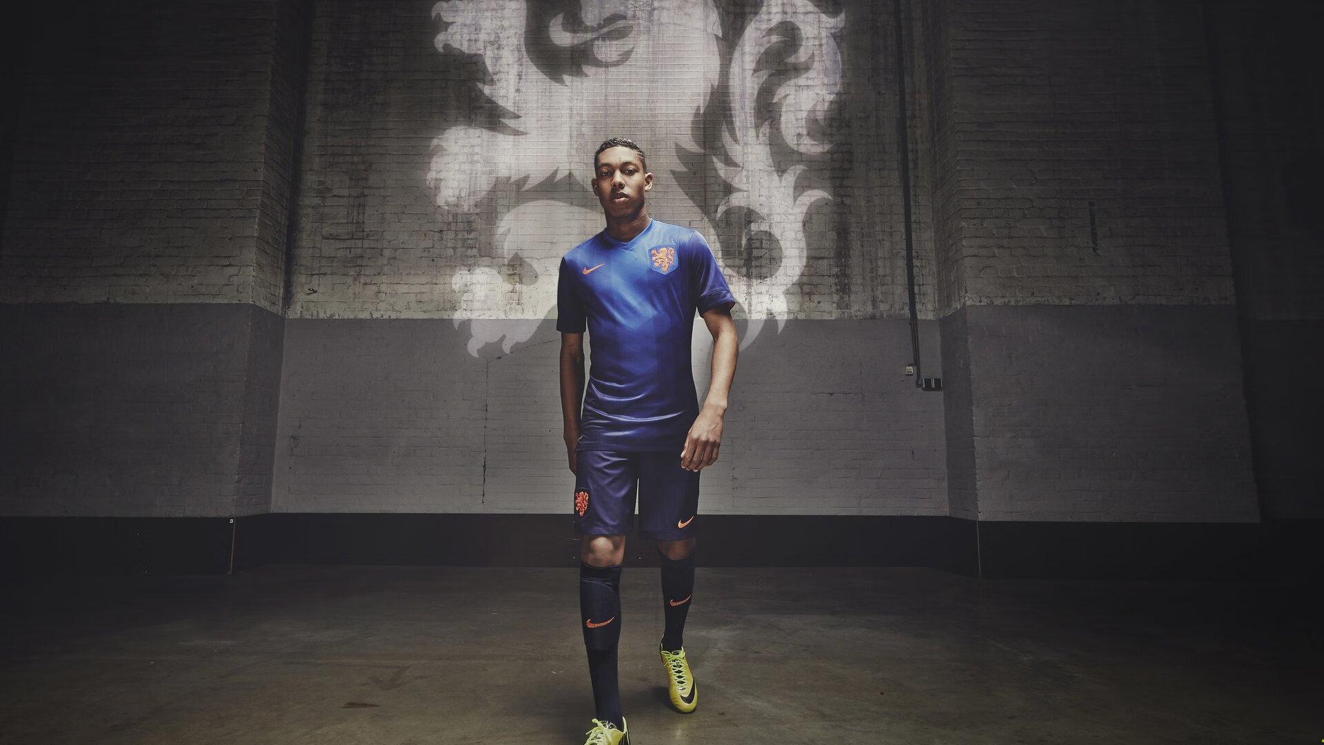 UFC 303重磅对决,佩雷拉成功卫冕,中国新星李凯文惊艳亮相