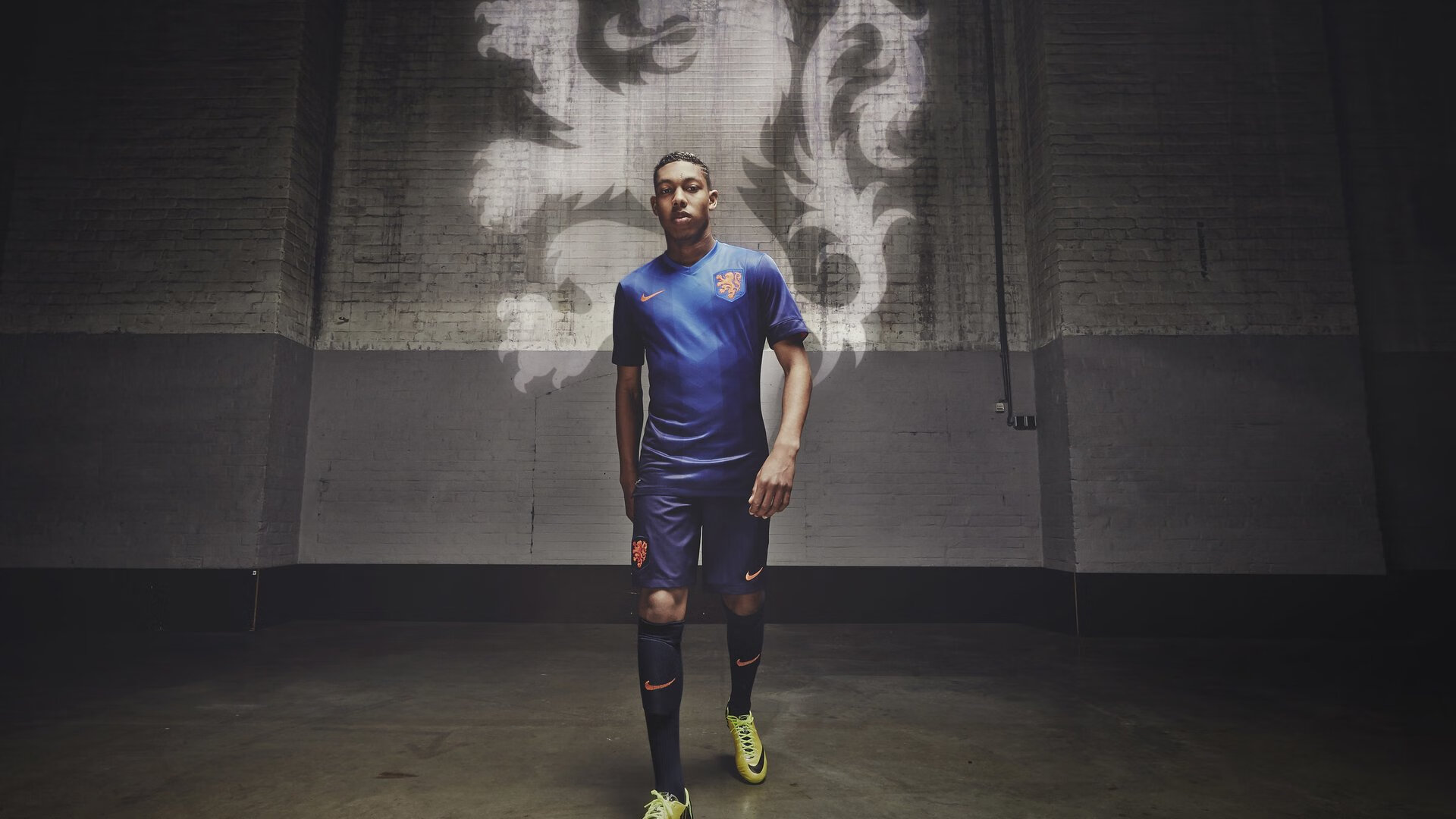 百米飞人巅峰对决 新星闪耀打破纪录