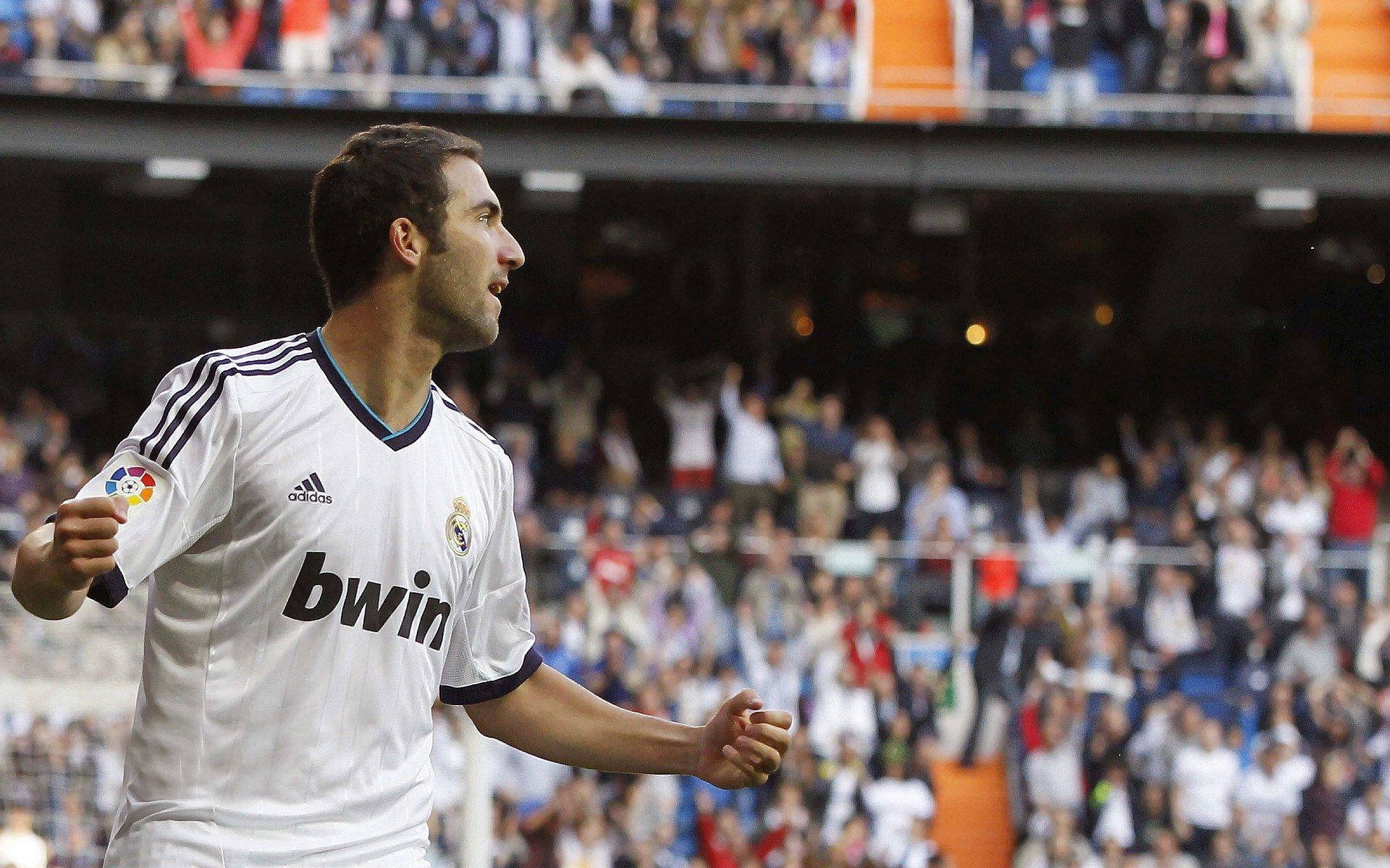 博洛尼亚激战都灵，贝尔纳代斯基领衔，达林加冲锋，亚当斯与卡萨代伊关键对决